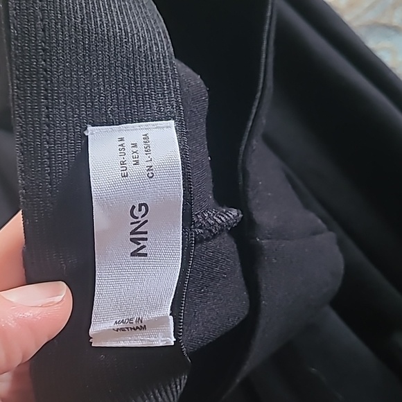 Pull on Mango gold button pants. - Picture 4 of 5